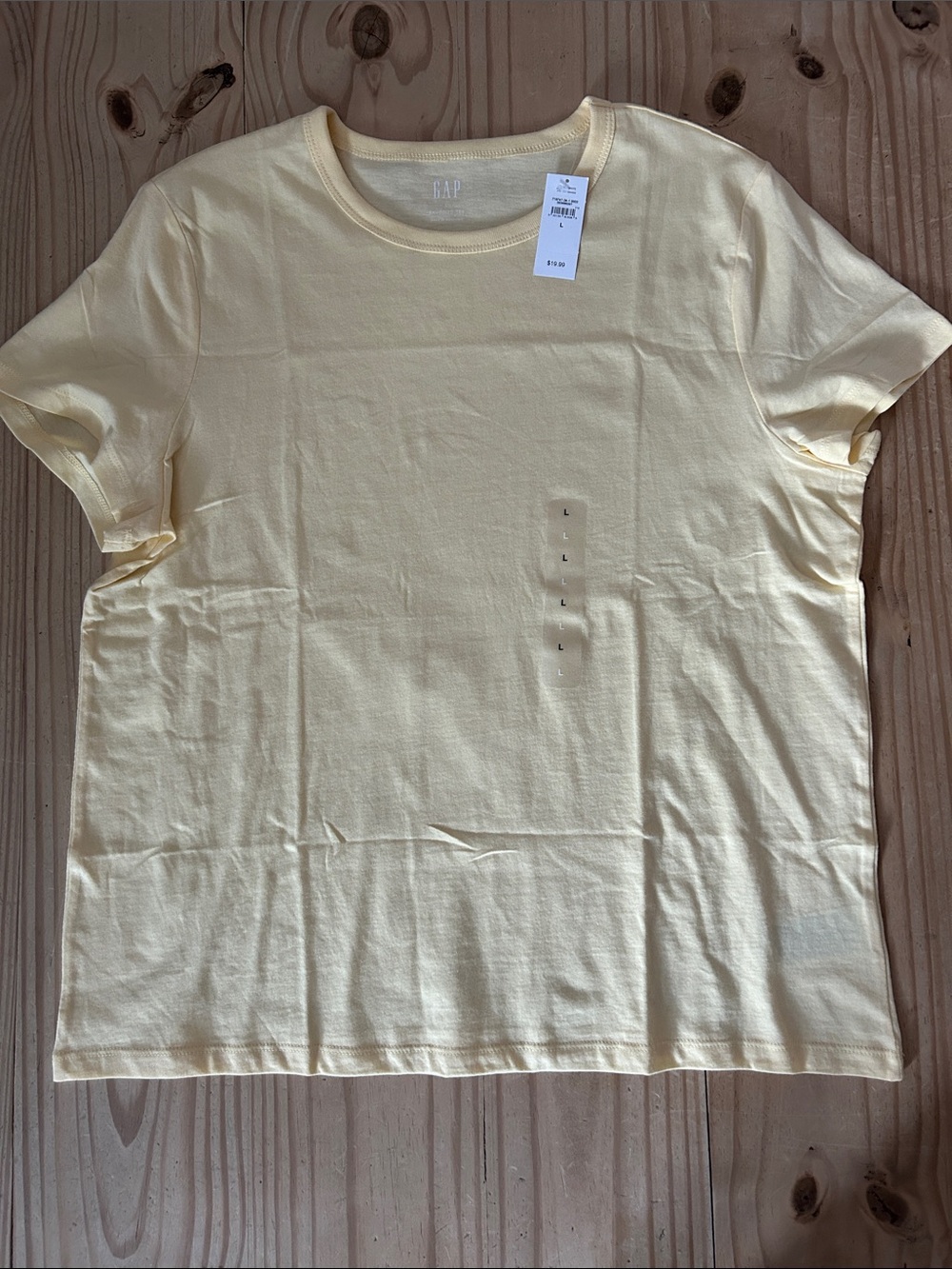 NWT GAP Short Sleeve Crewneck Tee in Light Yellow